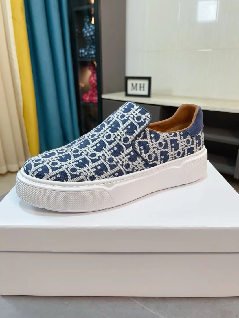 Men's men's shoes 💰380🌸🌸[Dior] 25ss new product B01 moral training shoes. The toe dimension design of the couple's style is a bit wider. The upper foot comfort is perfect. The threads are beautiful. Perfectly adaptable to trousers. Decorated with various classic details. It is an ideal choice for daily styling. Can be matched with various casual items to create exquisite looks. Fabric: top layer cowhide/lining sheepskin TPU original outsole Code number: 38-44, 45 customized